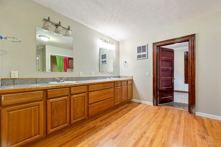 More Photos Of 516 N Main St, Hillsville Office Residential For Sale