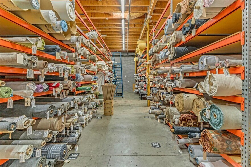 More Photos Of 1401 N Bailey Ln, Tucson Showroom For Sale