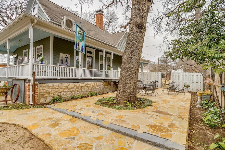More Photos Of 1092 W Tarleton St, Stephenville Hospitality For Sale