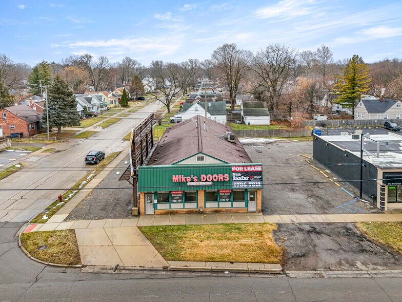 More Photos Of 26905 Plymouth Rd, Redford Township Freestanding For Lease