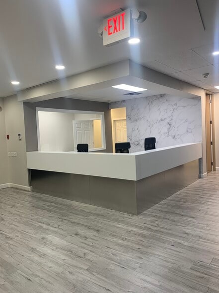 More Photos Of 200 Matheson Blvd W, Mississauga Medical For Lease