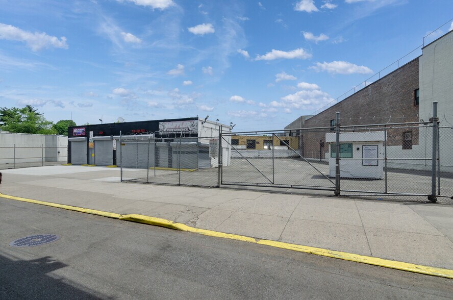 More Photos Of 3604 Jerome Ave, Bronx Manufacturing For Lease