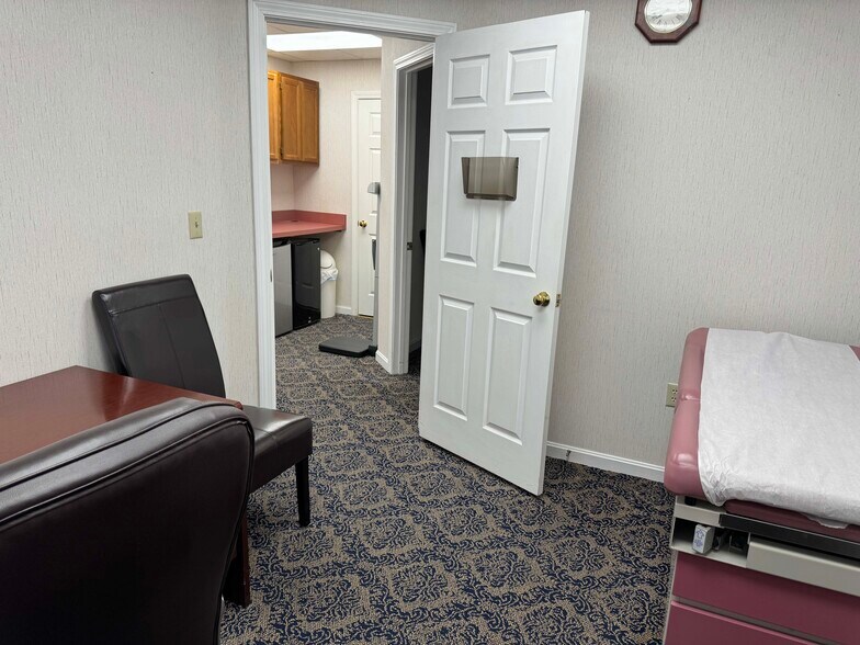 More Photos Of 6 Auer Ct, East Brunswick Office For Sale