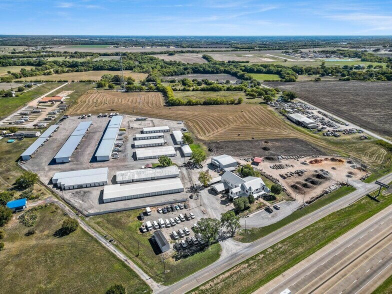 More Photos Of 15048 US Highway 75, Van Alstyne Specialty For Lease
