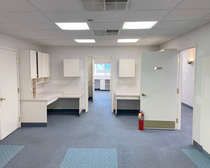 More Photos Of 800 Coventry Dr, Phillipsburg Office For Sale