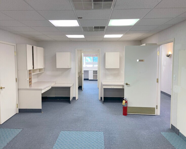 More Photos Of 800 Coventry Dr, Phillipsburg Office For Sale