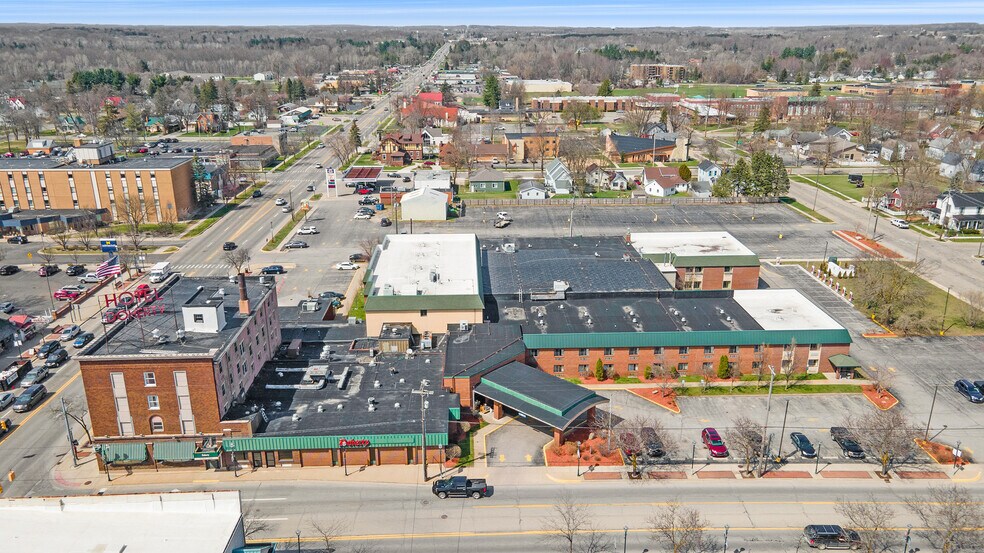 More Photos Of 604 N McEwan St, Clare Hotel For Sale