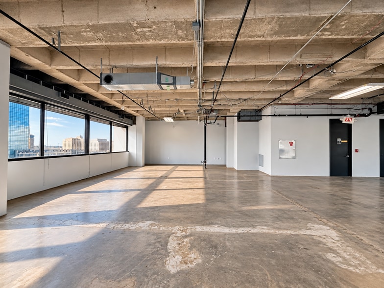 More Photos Of 425 Soledad St, San Antonio Loft Creative Space For Sale