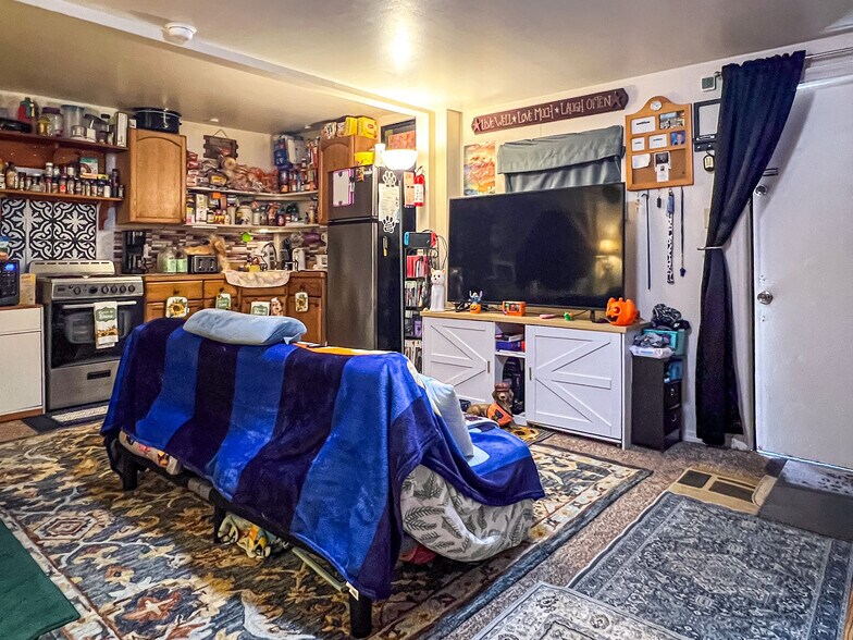 More Photos Of 153 Main St, Delhi Apartments For Sale