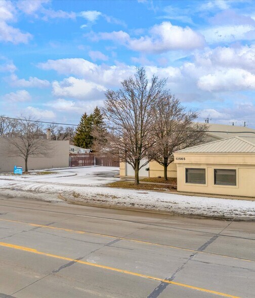 Primary Photo Of 12525 E 9 Mile Rd, Warren Warehouse For Sale