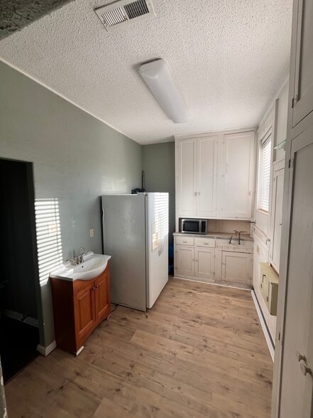 More Photos Of 2474 Broadway, Beaumont Medical For Sale