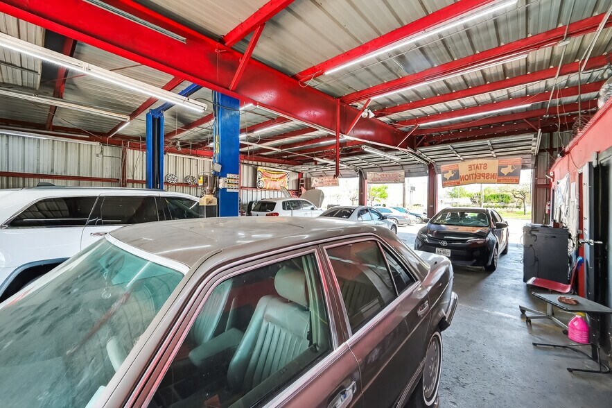 More Photos Of 10090 S Gessner, Houston General Retail For Sale