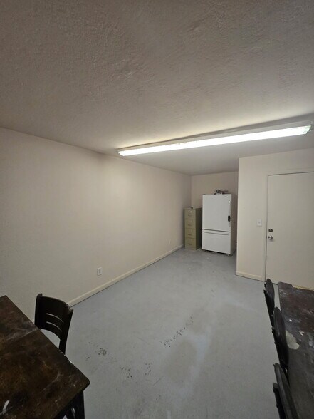 More Photos Of 3050 W 4th Ave, Apache Junction Warehouse For Lease