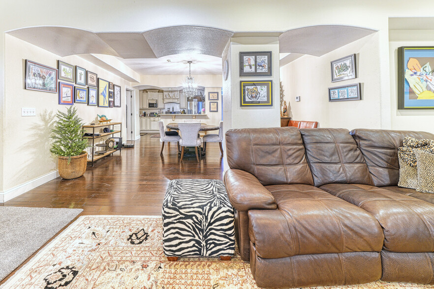 More Photos Of 1234 Manitoba Ave, South Milwaukee Specialty For Sale