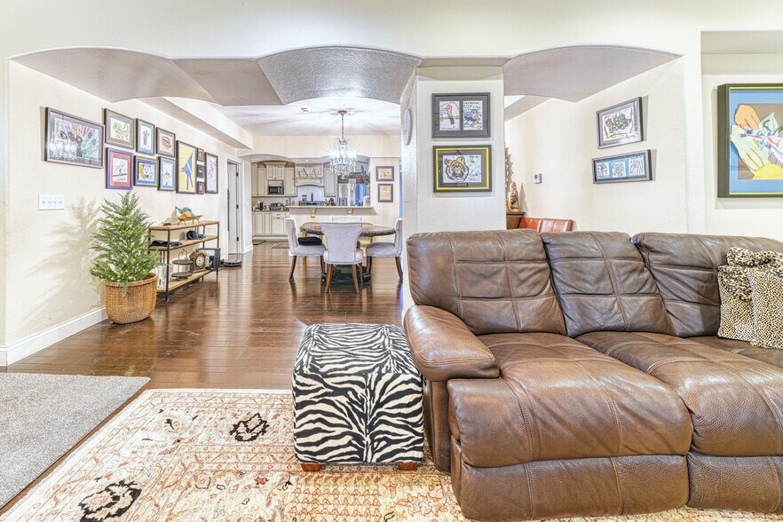 More Photos Of 1234 Manitoba Ave, South Milwaukee Specialty For Sale