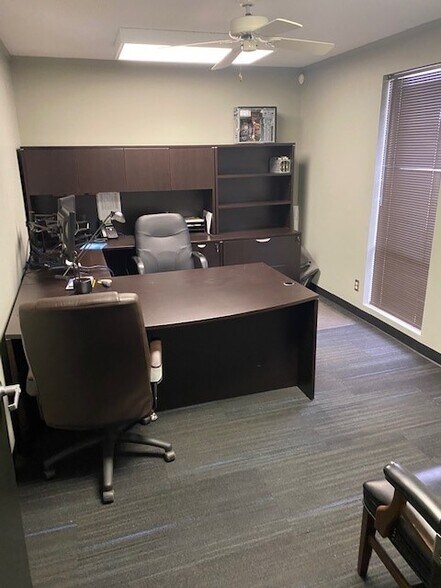 More Photos Of 1805 W Detroit St, Broken Arrow Service For Lease