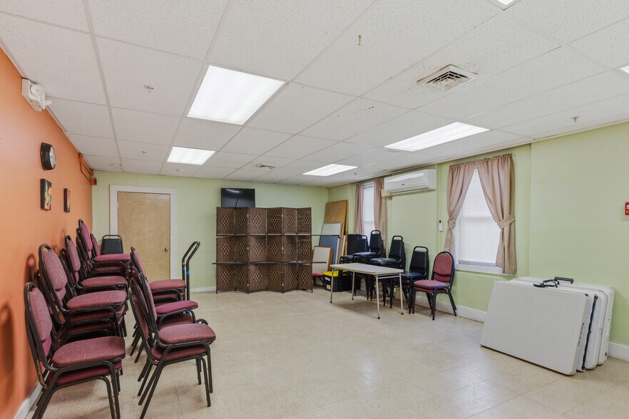 More Photos Of 36 Carpenter Street St, Keene Office For Sale