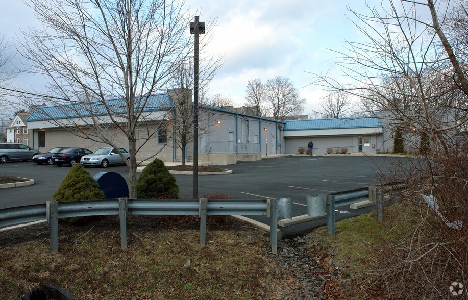 More Photos Of 225-233 S Broad St, Lansdale Office For Lease