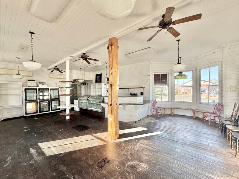 More Photos Of 55 Chestnut St, Elmer Convenience Store For Sale