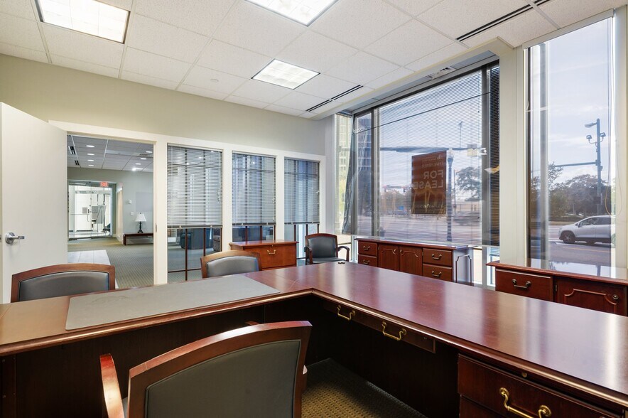 More Photos Of 580 E Main St, Norfolk Office For Lease