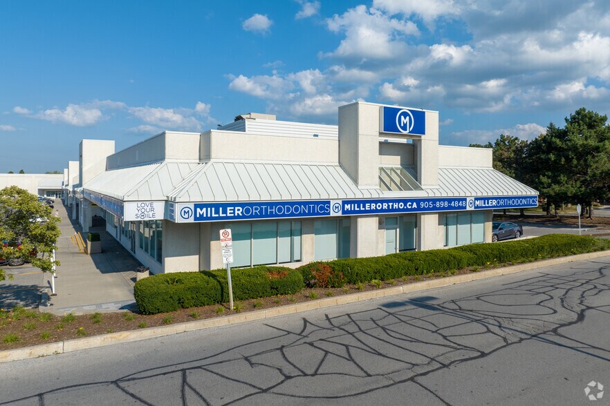 More Photos Of 16635 Yonge St, Newmarket Freestanding For Lease