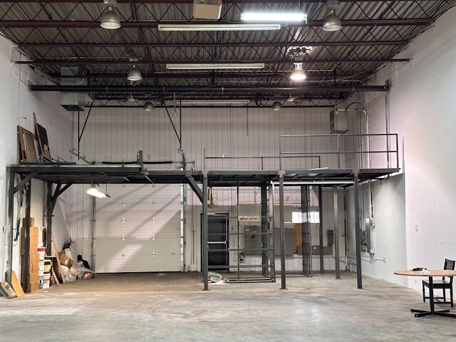 More Photos Of 189 Av Labrosse, Pointe-claire Warehouse For Lease