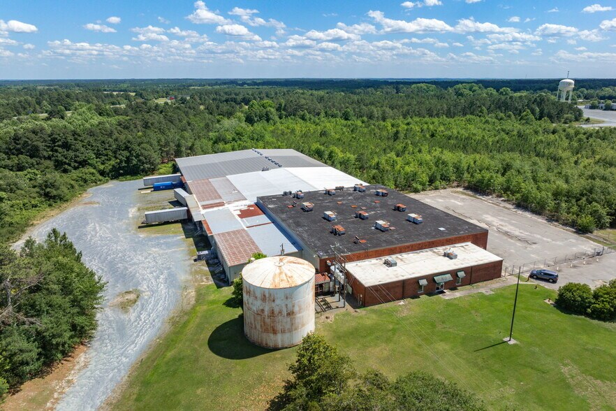 More Photos Of 520 E Main St, Candor Warehouse For Lease