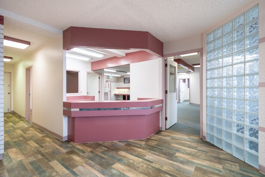 More Photos Of 6209 44 St, Lloydminster Office For Lease