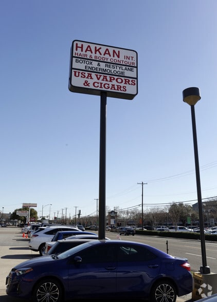 More Photos Of 5601 W Lovers Ln, Dallas Storefront For Lease