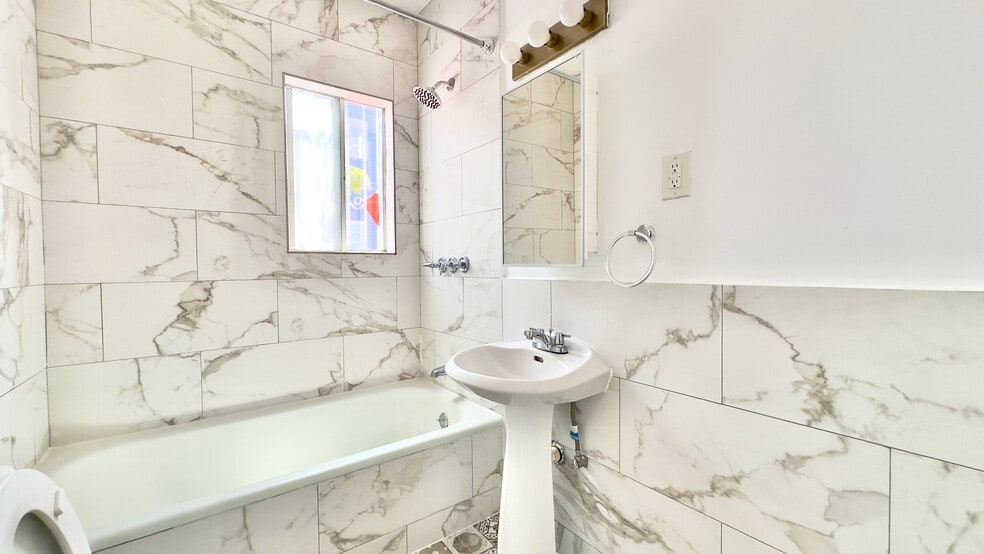 More Photos Of 1920 Kent St, Los Angeles Apartments For Sale