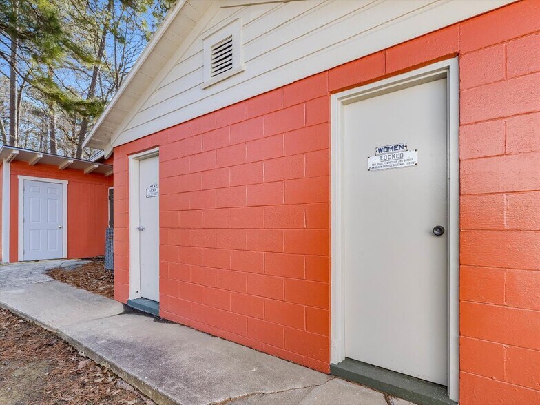 More Photos Of 8874 NC-87 Hwy, Graham Flex For Lease