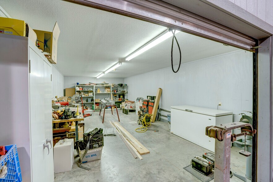 More Photos Of 2620 Carson St, Haltom City Light Distribution For Lease