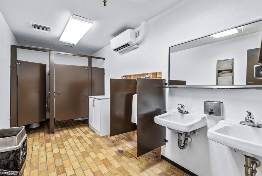 More Photos Of 2150 E Tahquitz Canyon Way, Palm Springs Medical For Lease