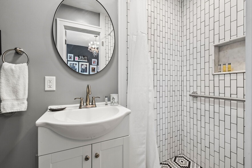 More Photos Of 2801 7th Ave N, Saint Petersburg Hospitality For Sale