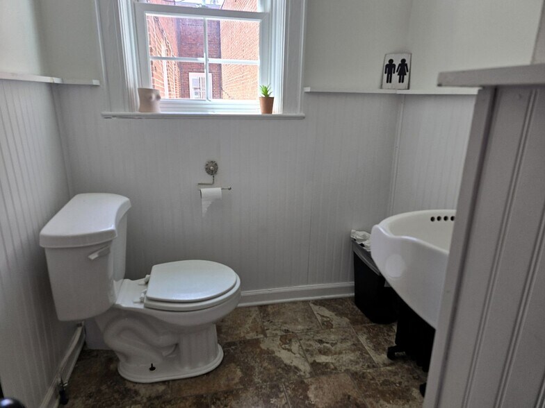 More Photos Of 118 Main St, Lenoir Storefront Retail Office For Lease