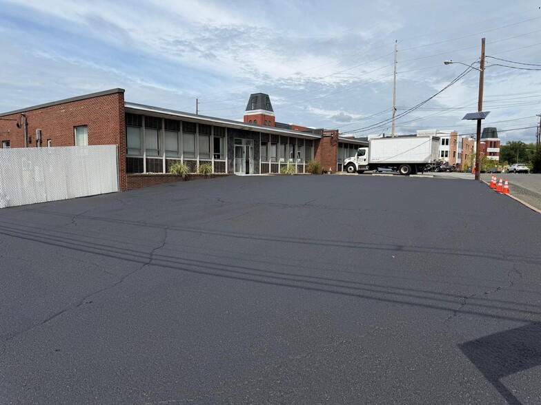 More Photos Of 115-117 Patterson St, Hillsdale Warehouse For Lease