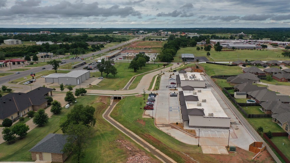 More Photos Of 1049 Vision Blvd, Shawnee General Retail For Lease