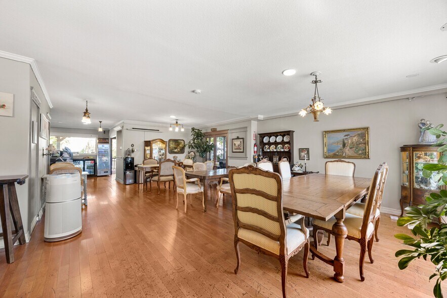 More Photos Of 419 W Commonwealth Ave, Fullerton Restaurant For Sale