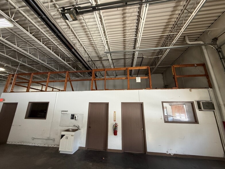 More Photos Of 1787 Highland Rd, Twinsburg Warehouse For Lease