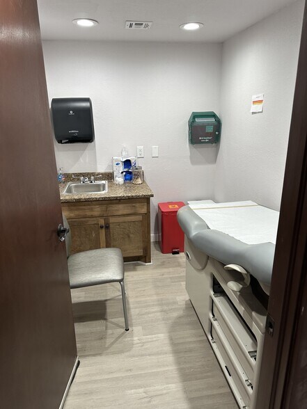 More Photos Of 3501 NW 50th St, Oklahoma City Medical For Lease