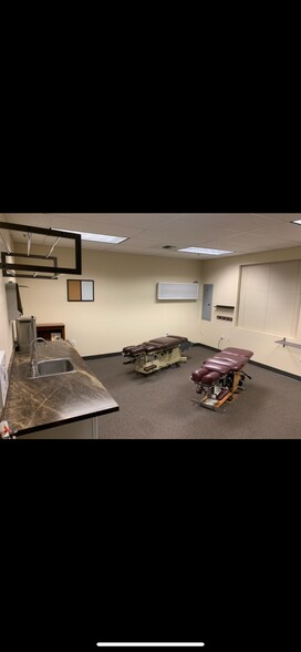 More Photos Of 1710 W Main St, Battle Ground Office For Lease