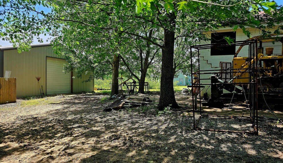 More Photos Of 223 W 2nd St, Bonham Industrial For Sale