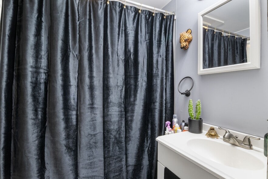 More Photos Of 140 Green St, Somersworth Apartments For Sale