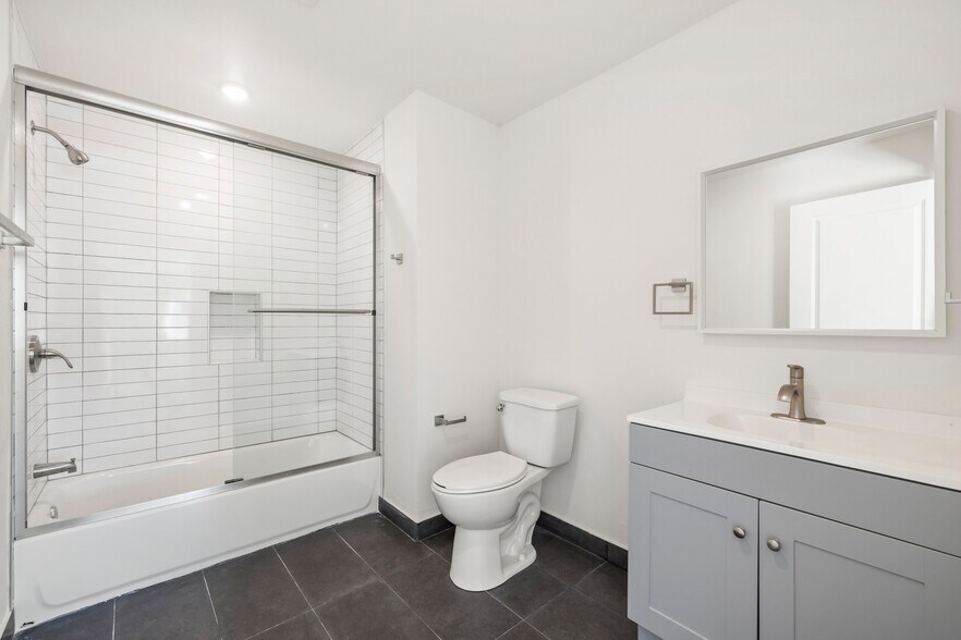 More Photos Of 1038 E 53rd St, Los Angeles Apartments For Sale