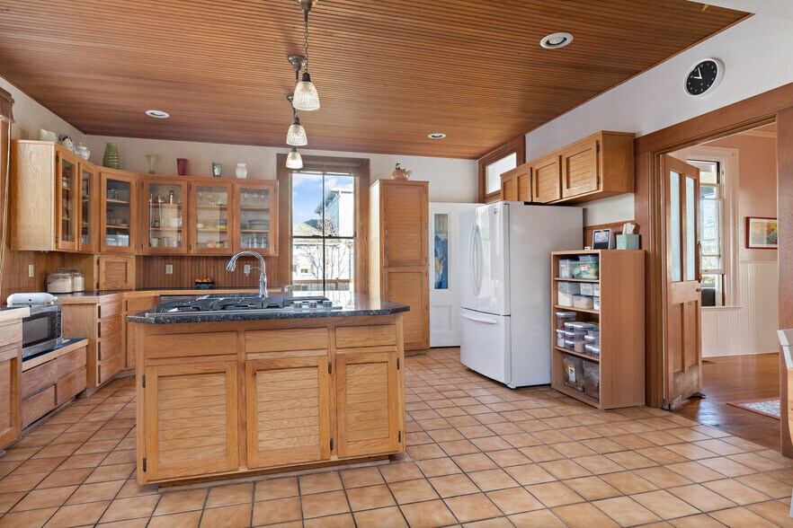 More Photos Of 704 N Main St, Coupeville Hospitality For Sale