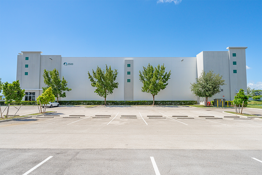 More Photos Of 2500 Commerce Center Way, Pembroke Park Warehouse For Lease