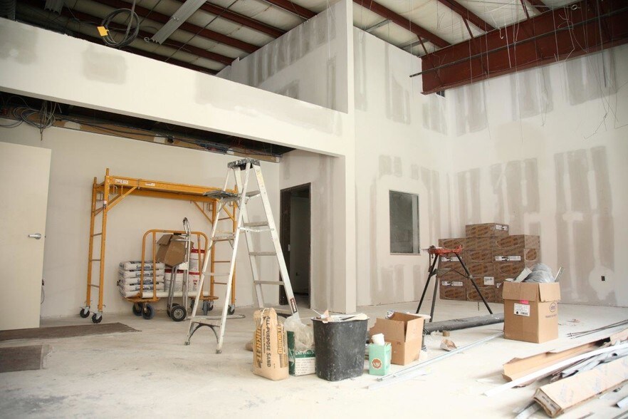 More Photos Of 289 Elm St, Marlborough Warehouse For Lease