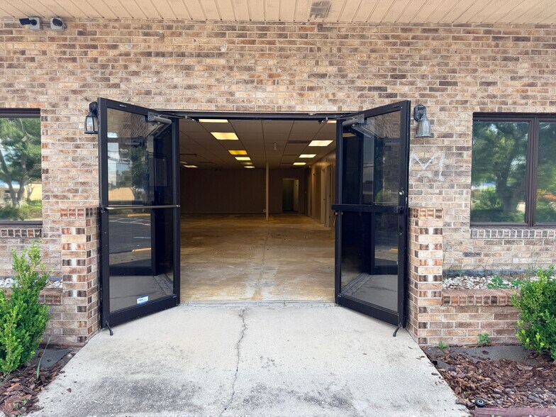 More Photos Of 7491 Ulmerton Rd, Largo Medical For Lease