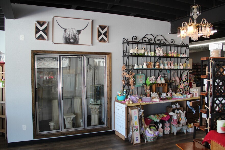 More Photos Of 446 S Main St, Winner General Retail For Sale