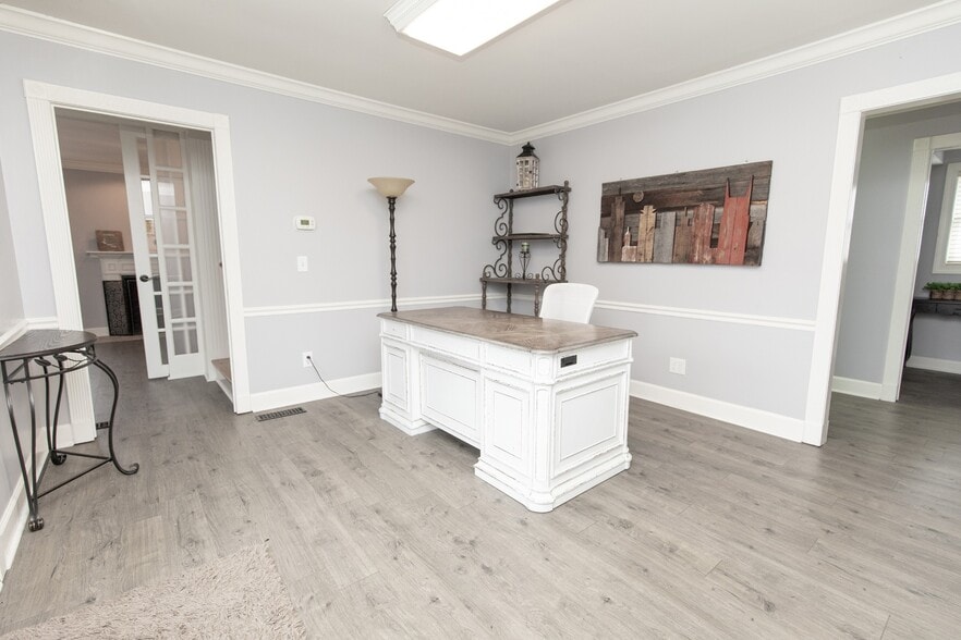 More Photos Of 111 Shivel Dr, Hendersonville Office For Sale